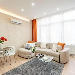 Modern, Quiet & Cozy In The Middle Of Downtown Near Danube At Fashion Street Apartman